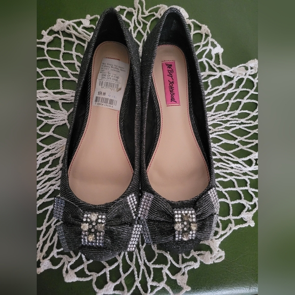 Like New With Tags Betsey Johnson Elegant Gray Emy Bow Flats 6 - Picture 8 of 12